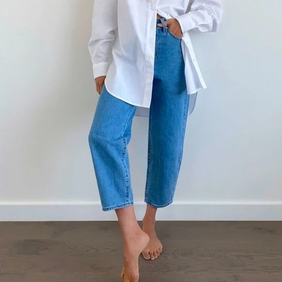 Levi's Straight Leg Jeans in Medium Blue - Picture 1 of 6